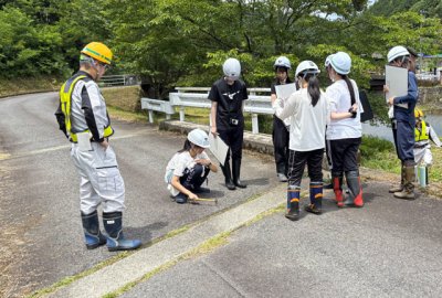 七宗町と連携し、加茂高等学校の生徒が参加する橋梁点検体験を企画・実施しました | お知らせ
